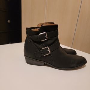 Natural comfort ankle booties